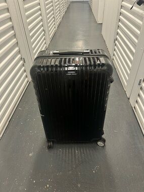 Rimowa Salsa Deluxe Check In 29.5 Inch Polycarbonate luggage Black - essential
